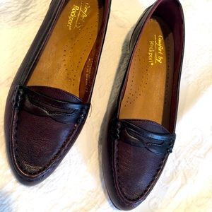 woman’s  7.5 Rockport slip on shoes.